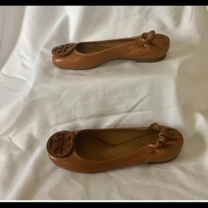 Tory Burch reva tumbled leather flats size 4